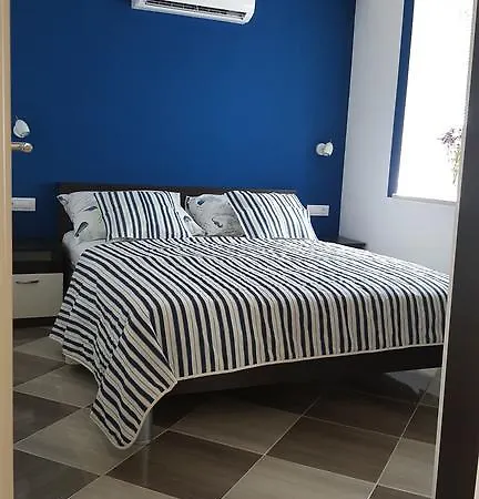 Karmen's One Апартаменти