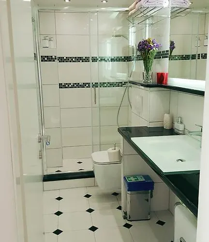 Karmen's One 아파트