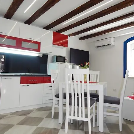 Karmen's One * Split