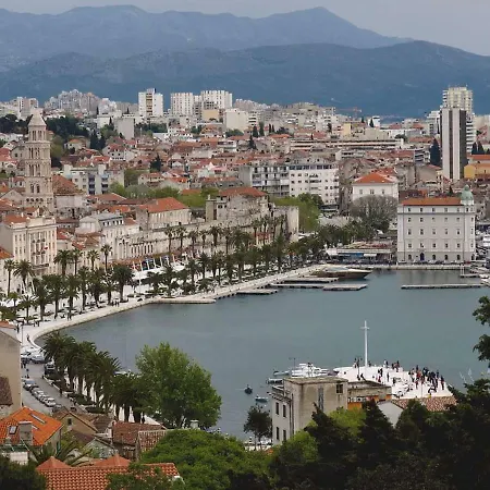 Karmen's One Apartman *