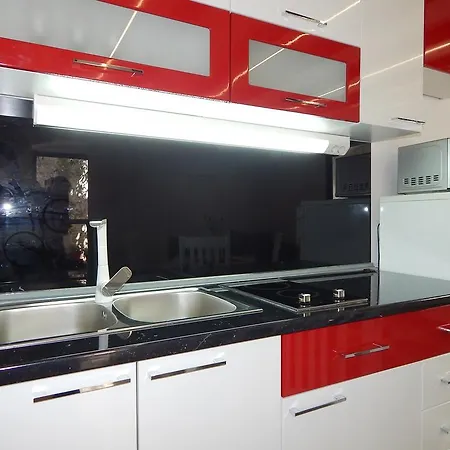 Daire Karmen's One Split