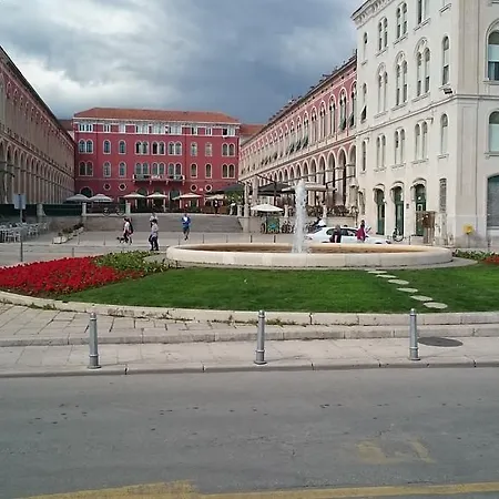 Karmen's One * Split